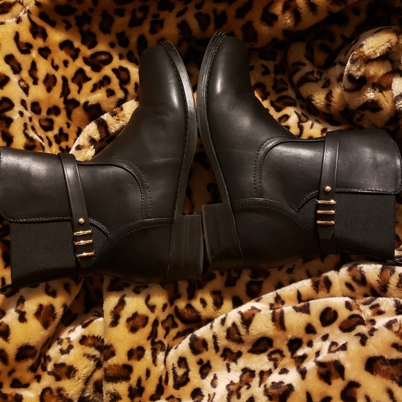 wide width booties size 11